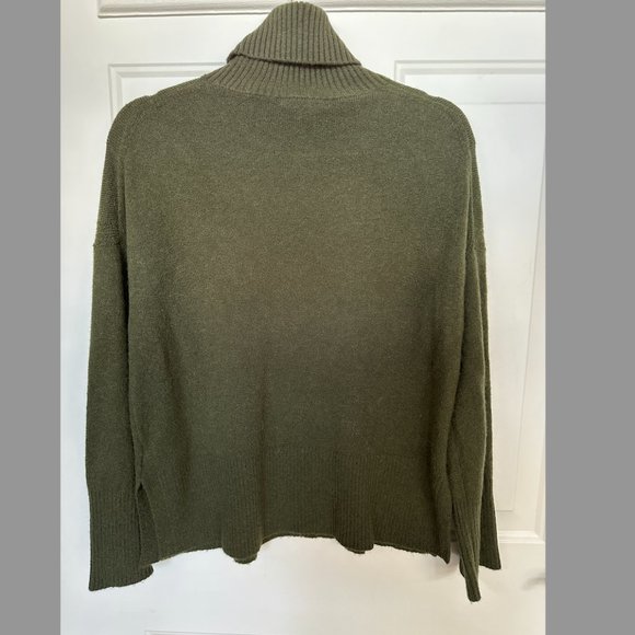 J CREW Women's Dk Green Turtleneck Polyamide/Merino/Alpaca Sweater Size: XS, EUC - Picture 2 of 9